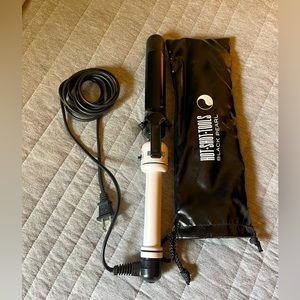 1.25 inch Hot Tools Curling Iron- w/ travel case